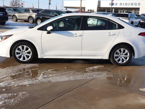 Used 2024 Toyota Corolla LE image 8