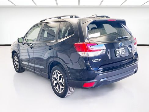 Used 2023 Subaru Forester Premium image 6
