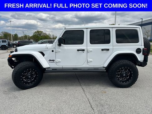Used 2020 Jeep Wrangler Unlimited Sahara AWD/4WD image 6