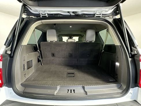 Used 2019 Ford Expedition Max XLT w/ Equipment Group 202A AWD/4WD image 21