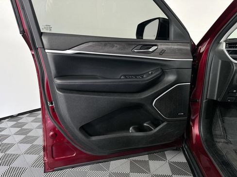 Used 2023 Jeep Grand Cherokee 4WD 4xe image 28