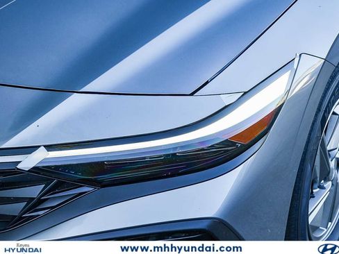 New 2026 Hyundai Elantra SE FWD image 8