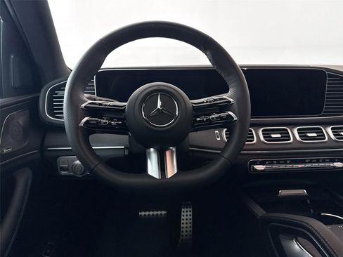 Used 2025 Mercedes-Benz GLS 450 4MATIC image 35