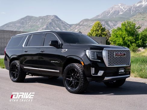 Used 2023 GMC Yukon XL Denali image 1