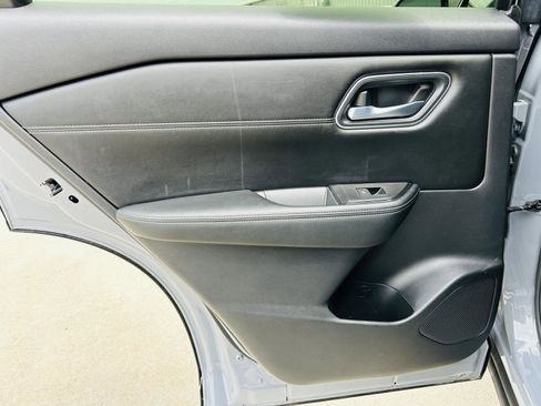 Used 2024 Nissan Rogue Platinum image 28