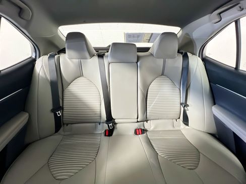 Used 2018 Toyota Camry SE FWD image 32