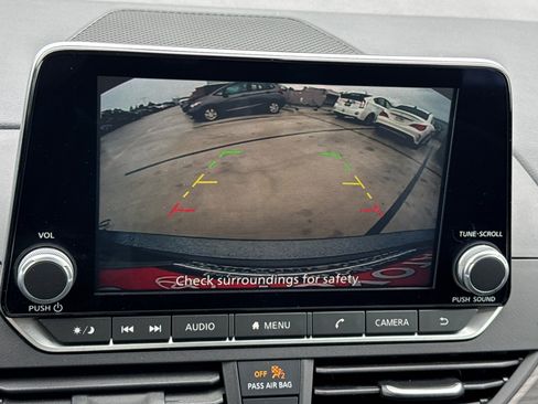 Used 2025 Nissan Altima 2.5 SV image 17