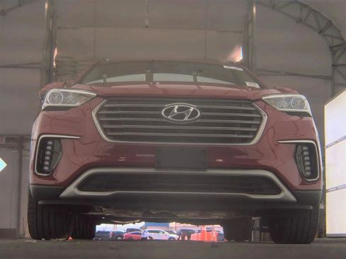 Used 2017 Hyundai Santa Fe SE image 3