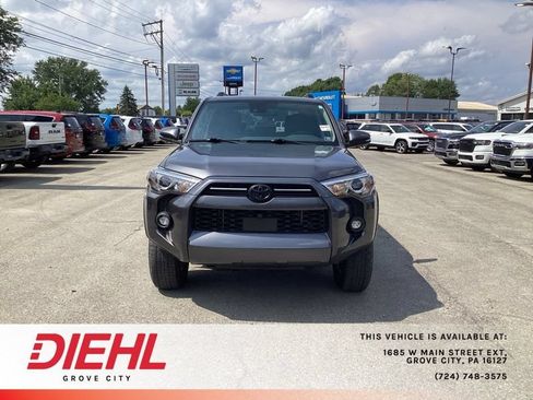 Used 2022 Toyota 4Runner SR5 Premium w/ Moonroof Package AWD/4WD image 2