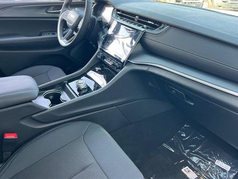 New 2025 Jeep Grand Cherokee Laredo X w/ Luxury Tech Group I image 16