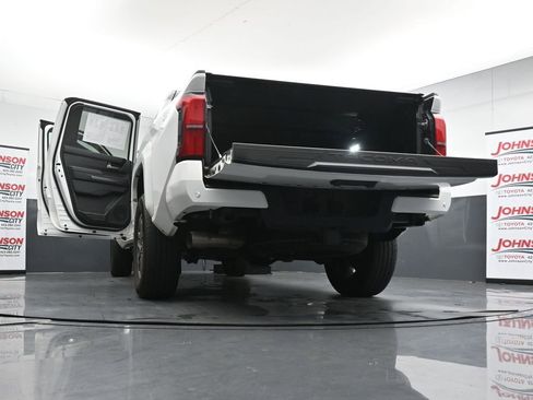 Used 2024 Toyota Tacoma TRD Sport AWD/4WD image 30