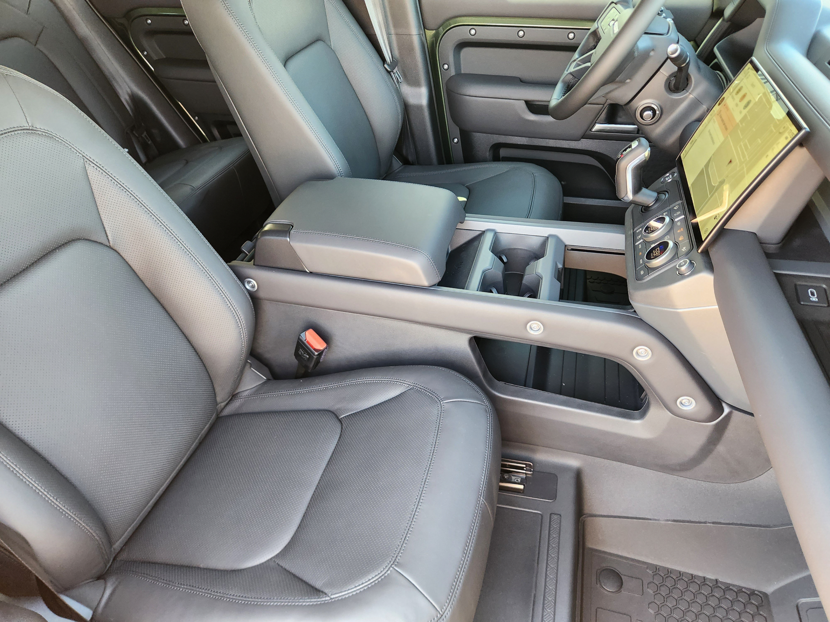 New 2026 Land Rover Defender 110 X-Dynamic SE AWD/4WD image 9