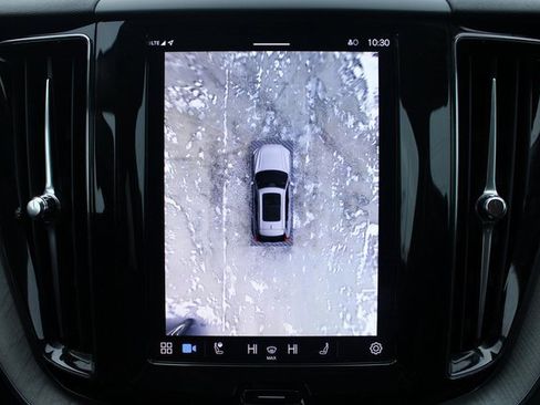 Used 2025 Volvo XC60 B5 Plus image 21