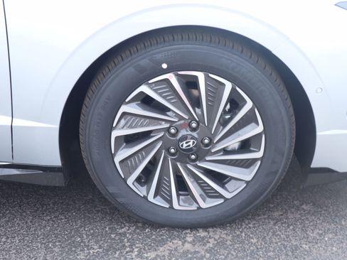 New 2026 Hyundai Sonata Limited FWD image 18