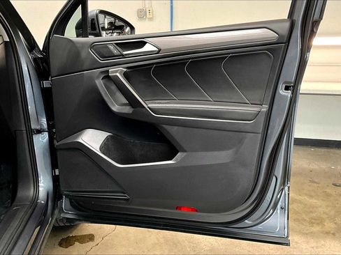 Used 2024 Volkswagen Tiguan SE image 25