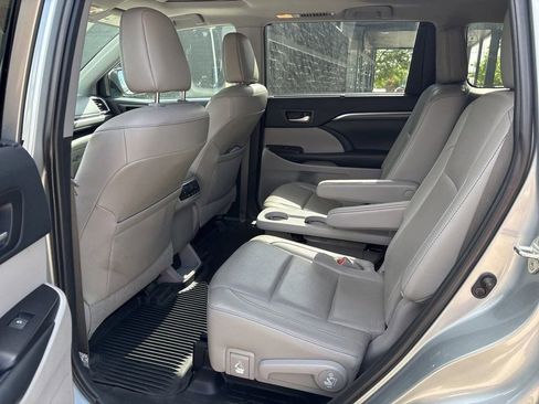 Used 2019 Toyota Highlander Limited AWD/4WD image 11