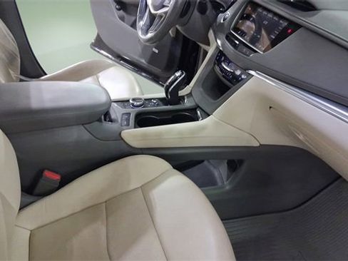 Used 2021 Cadillac XT5 Premium Luxury image 14