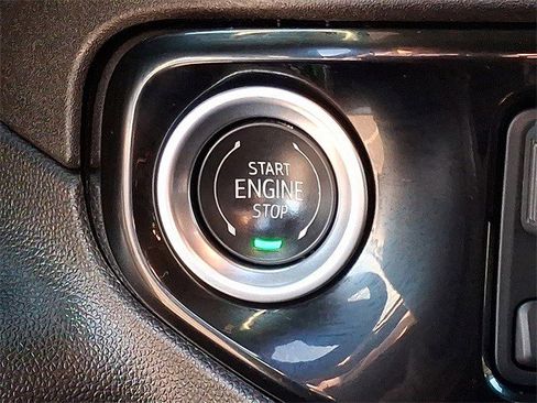 Certified 2025 GMC Sierra 1500 SLT image 23