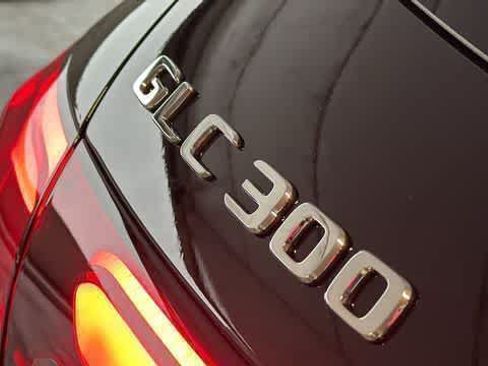 Used 2026 Mercedes-Benz GLC 300 4MATIC image 10