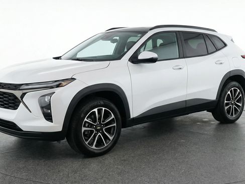 Used 2025 Chevrolet TrailBlazer LT image 3