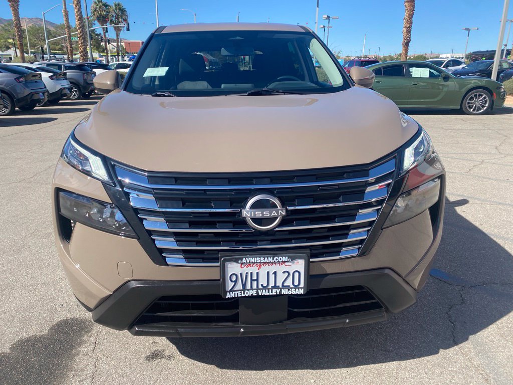 Certified 2025 Nissan Rogue SV AWD/4WD image 2