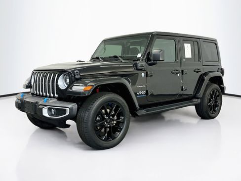Used 2023 Jeep Wrangler Unlimited Sahara w/ Cold Weather Group AWD/4WD image 3