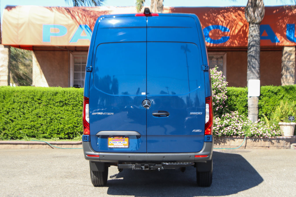 Used 2025 Mercedes-Benz Sprinter 2500 image 8