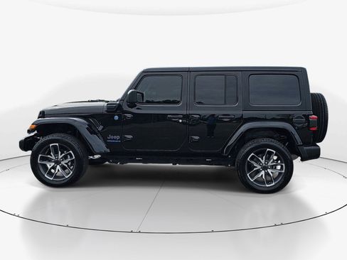 Used 2024 Jeep Wrangler Unlimited w/ Convenience Group AWD/4WD image 7