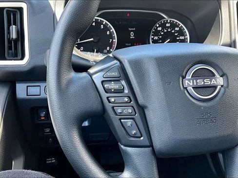 Used 2025 Nissan Frontier SV RWD image 12