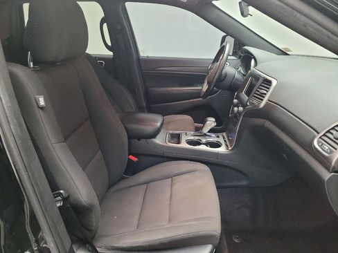 Used 2018 Jeep Grand Cherokee Laredo RWD image 21