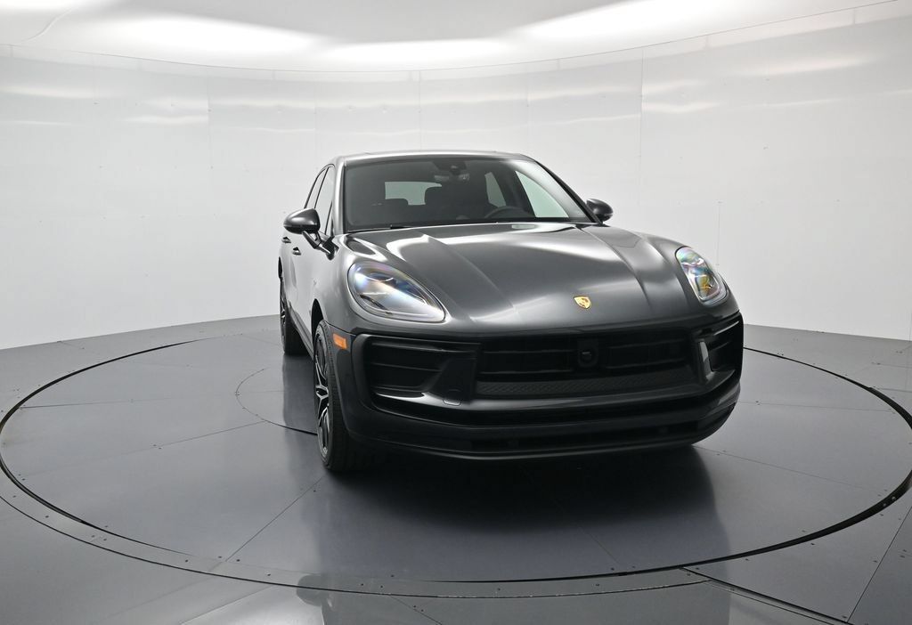 Certified 2026 Porsche Macan AWD/4WD image 33