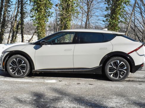 Used 2022 Kia EV6 Wind w/ Wind Technology Package image 4