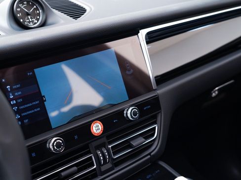 Certified 2026 Porsche Macan AWD/4WD image 26
