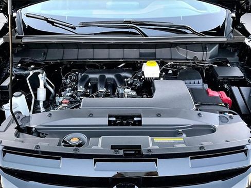 New 2025 Nissan Pathfinder SV image 11