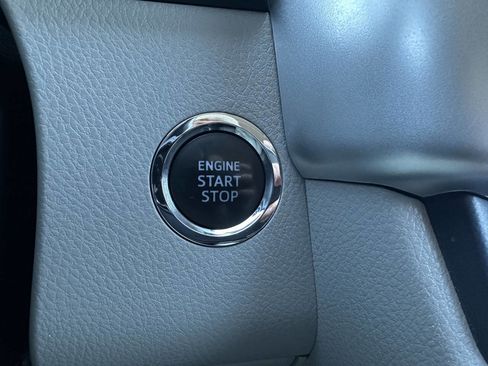 Used 2017 Toyota Highlander XLE image 34