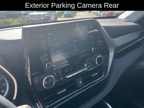 Used 2022 Toyota Highlander XLE FWD image 10