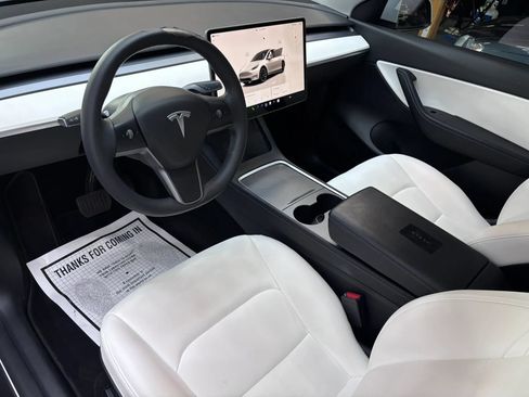 Used 2022 Tesla Model Y Long Range AWD/4WD image 9