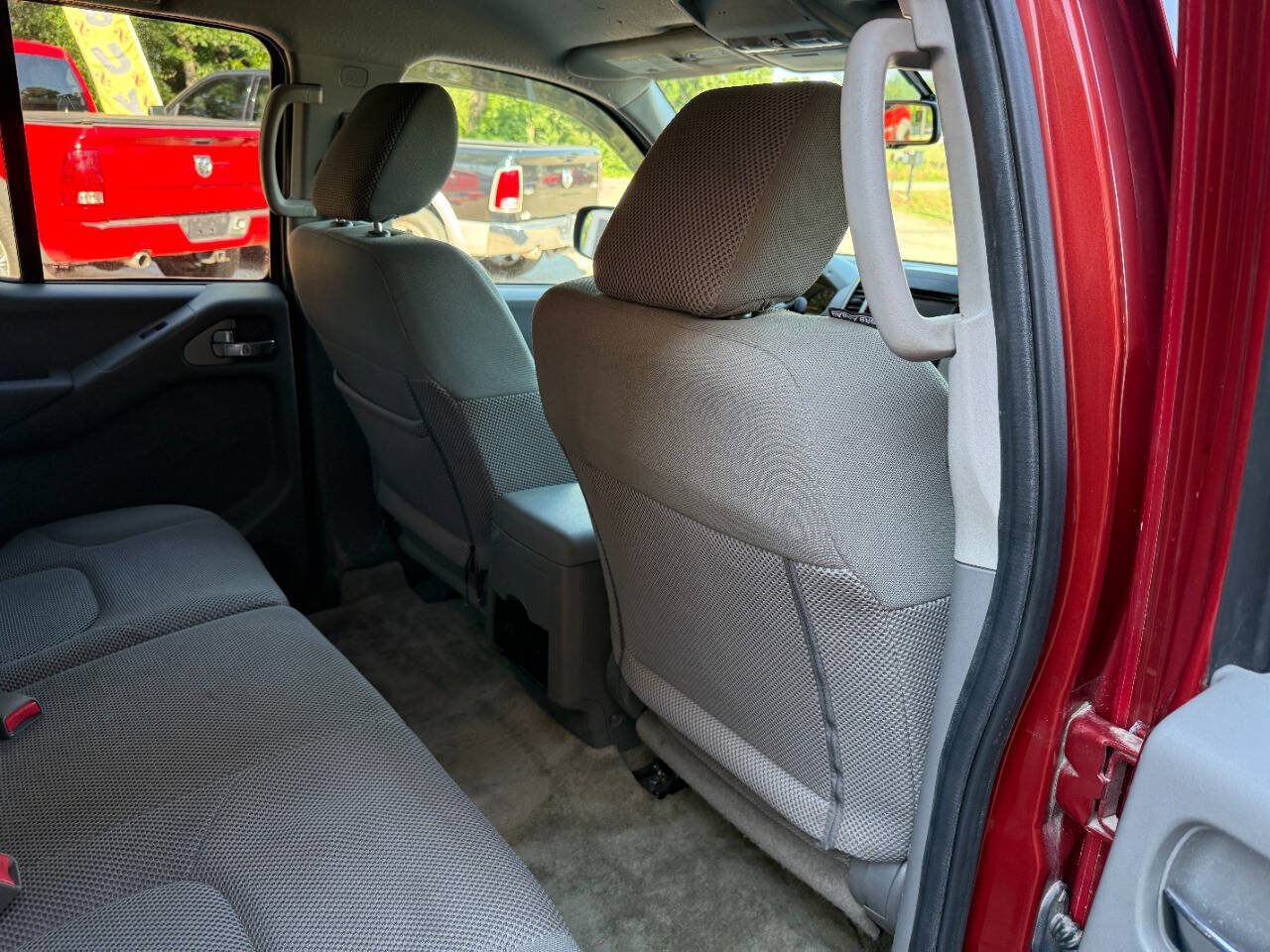 Used 2017 Nissan Frontier SV w/ SV Value Truck Package RWD image 16