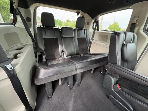 Used 2016 Dodge Grand Caravan SXT FWD image 35
