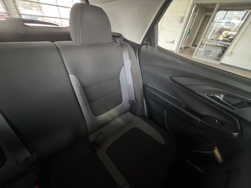 Used 2025 Chevrolet TrailBlazer LT image 35