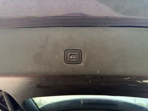 Used 2021 Chevrolet Traverse LT AWD/4WD image 13
