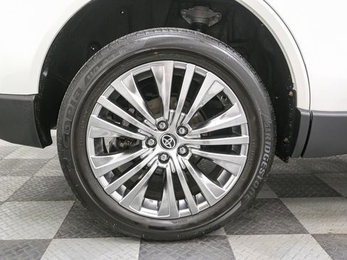 Used 2021 Toyota Venza XLE w/ Softex Package AWD/4WD image 17