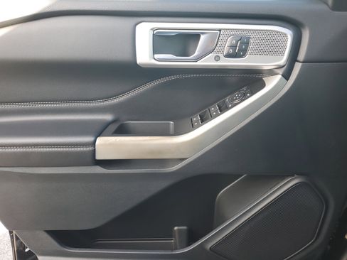 Used 2022 Ford Explorer Limited w/ Equipment Group 301A image 29