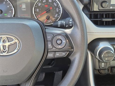 Used 2021 Toyota RAV4 XLE image 18