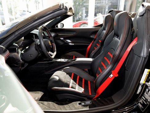 Used 2022 Ferrari SF90 Spider image 27