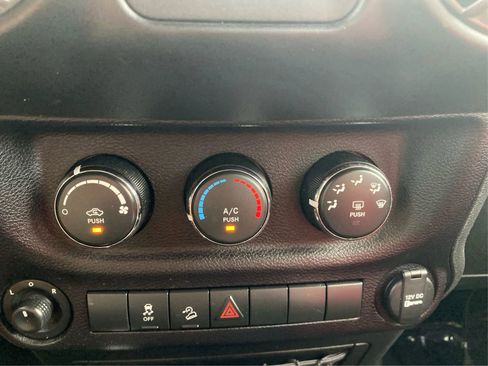Used 2017 Jeep Wrangler Unlimited Sport w/ Quick Order Package 24S AWD/4WD image 15