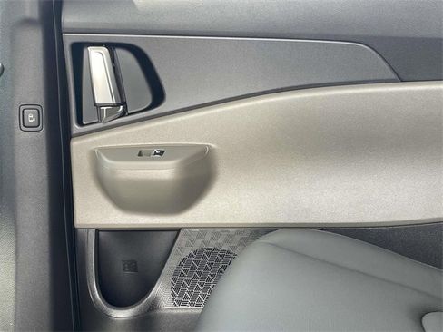 New 2026 Kia Carnival EX image 21