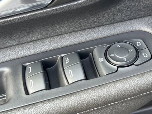 Used 2023 GMC Terrain SLT w/ Elevation Edition FWD image 12