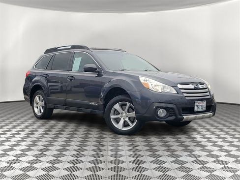 Used 2013 Subaru Outback 3.6R Limited image 2