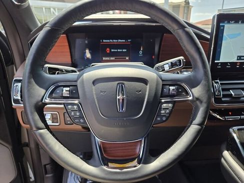 Used 2024 Lincoln Navigator Reserve AWD/4WD image 31